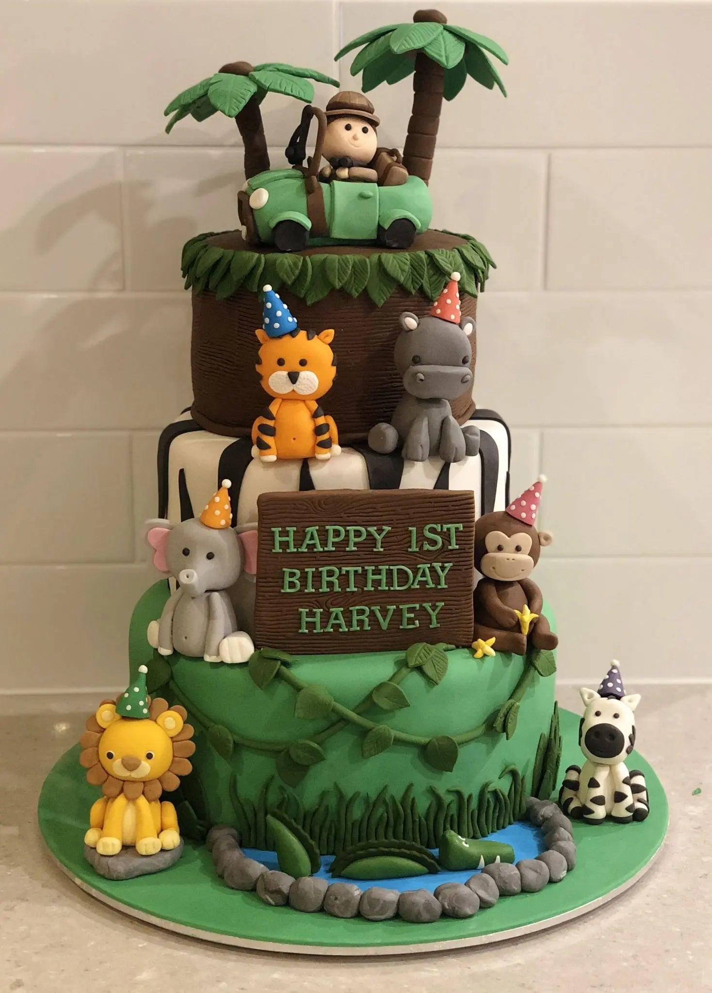 Jungle cake | Jungle cake, Safari birthday cakes, Jungle theme cakes